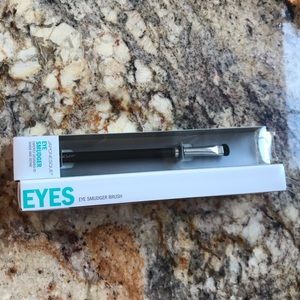 **3/30** - JAPONESQUE eyeshadow brush.